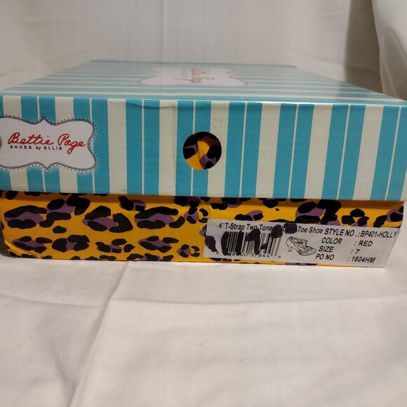 Ellie || 3.5" Bettie Page Holly Pump - White/Red - Picture 16 of 16